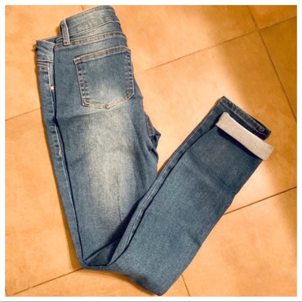 ✨ONE DAY SALE✨Lightly distressed skinny jeans - Picture 6 of 6